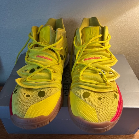 Kyrie 5 SpongeBob - Picture 5 of 7